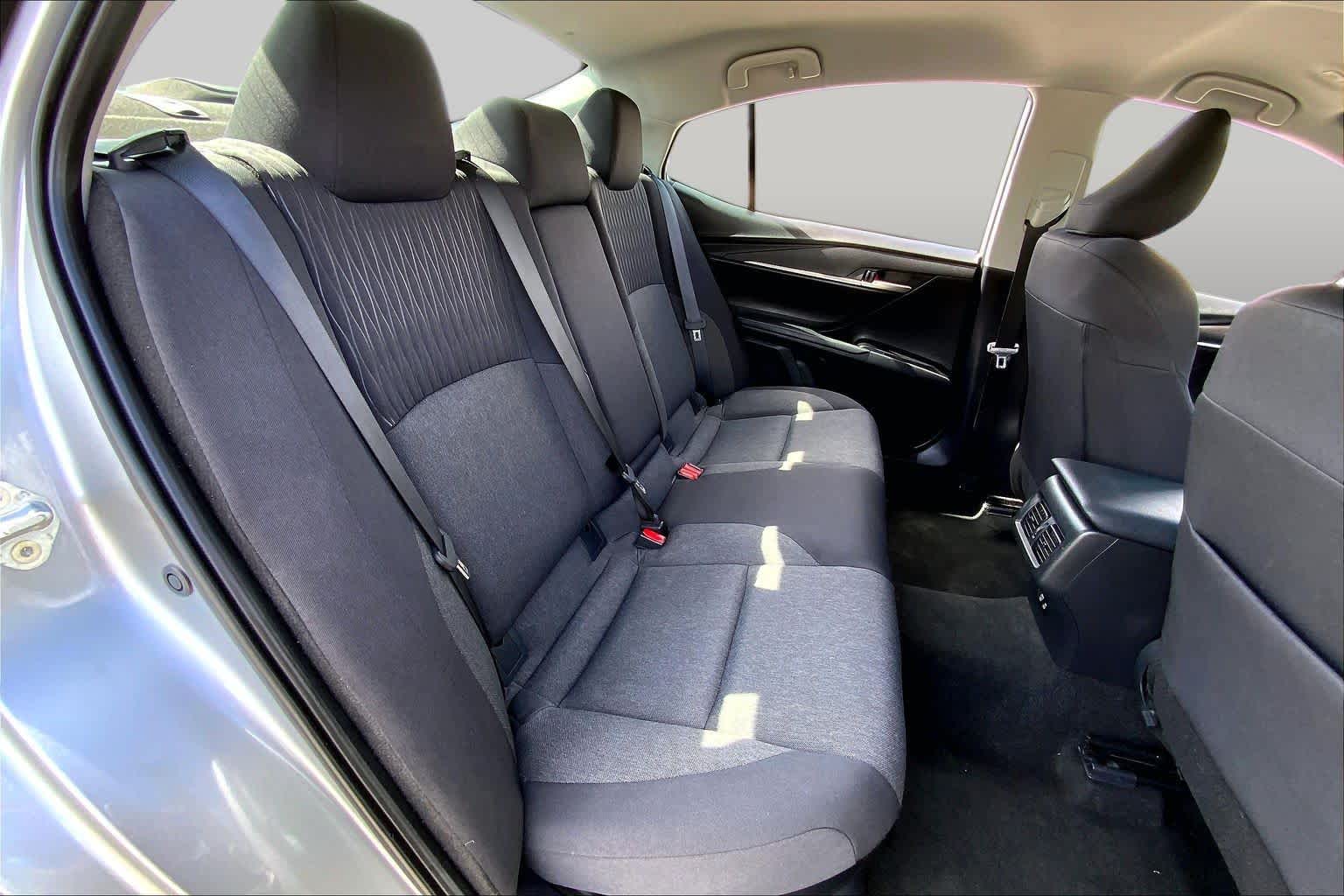 2025 Toyota Camry photo 19 of 36