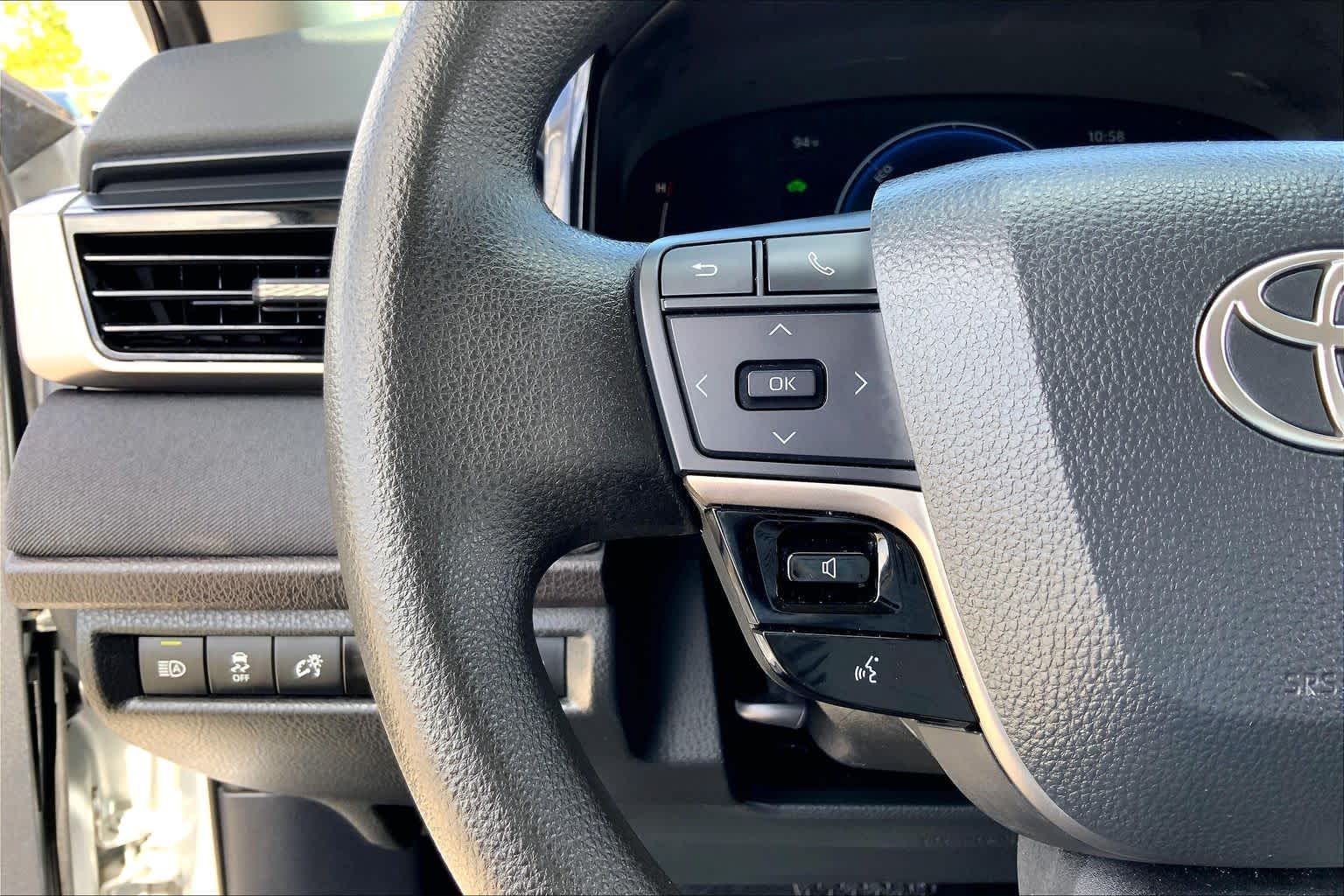 2025 Toyota Camry photo 23 of 36