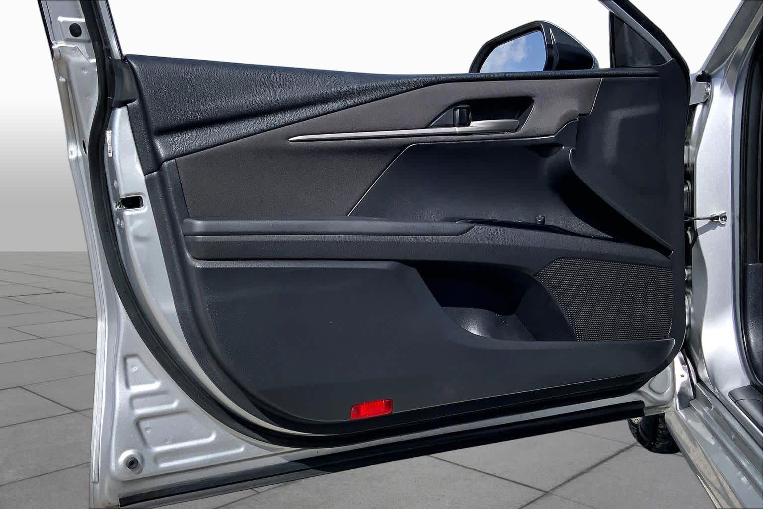 2025 Toyota Camry photo 21 of 36