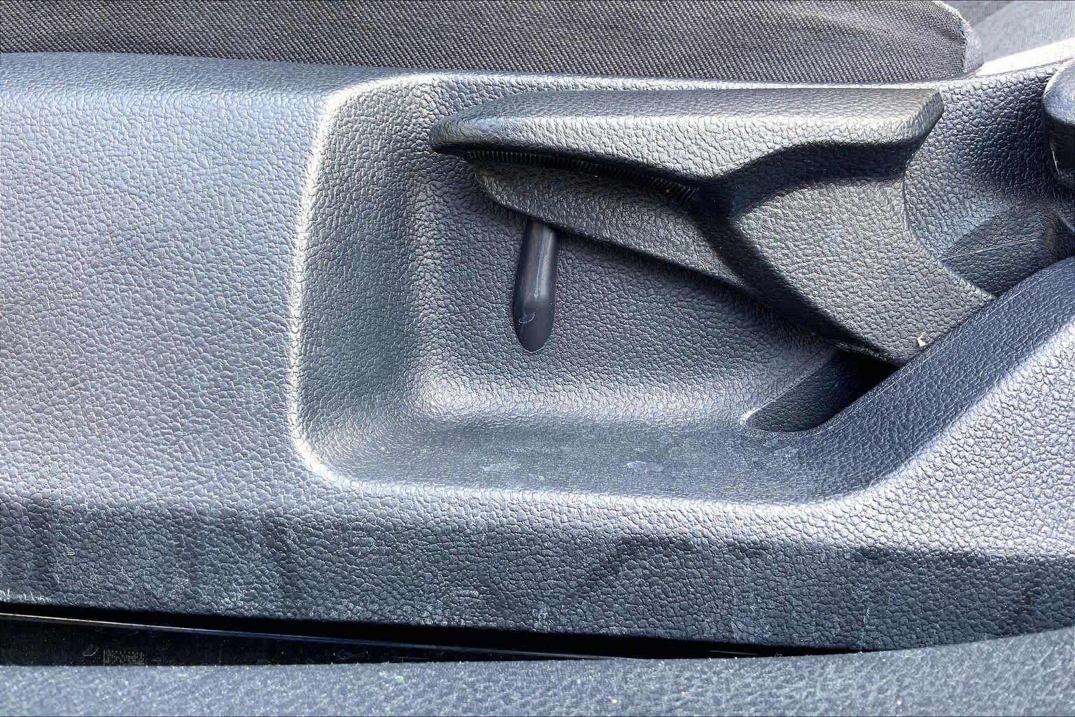 2025 Toyota Camry photo 34 of 36