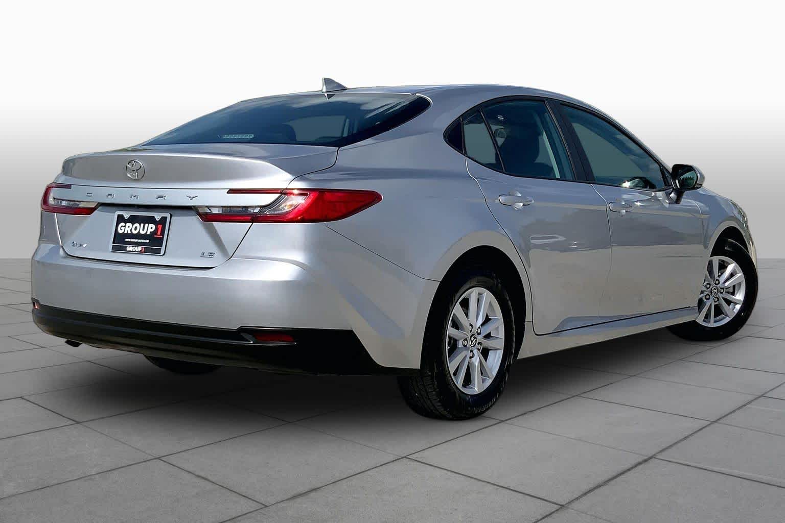 2025 Toyota Camry photo 13 of 36
