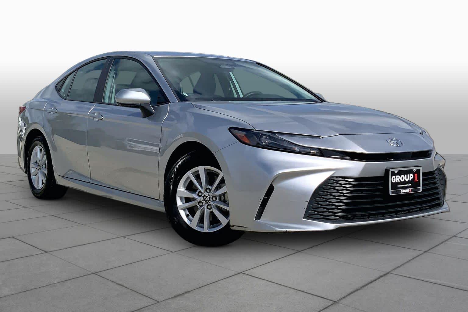 2025 Toyota Camry photo 3 of 36