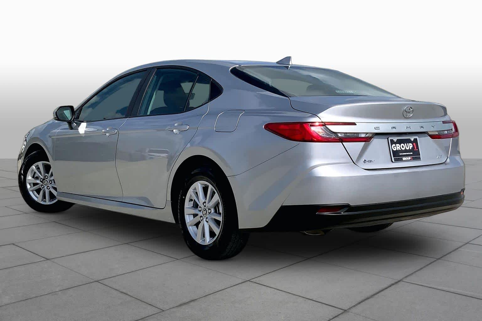 2025 Toyota Camry photo 12 of 36