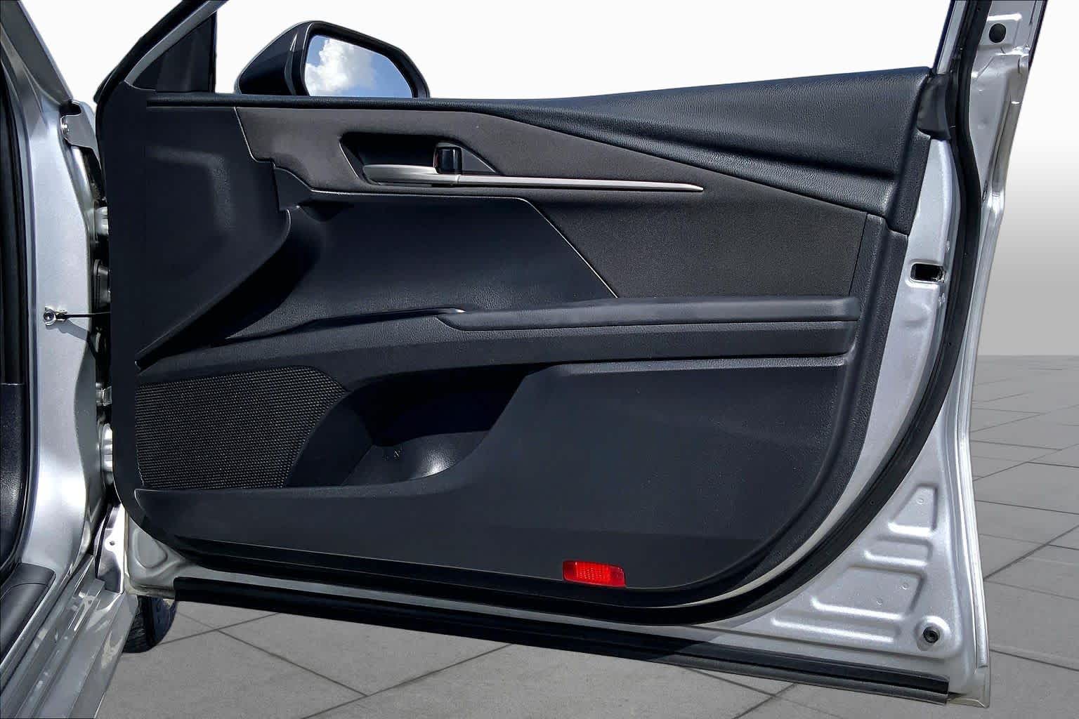 2025 Toyota Camry photo 22 of 36