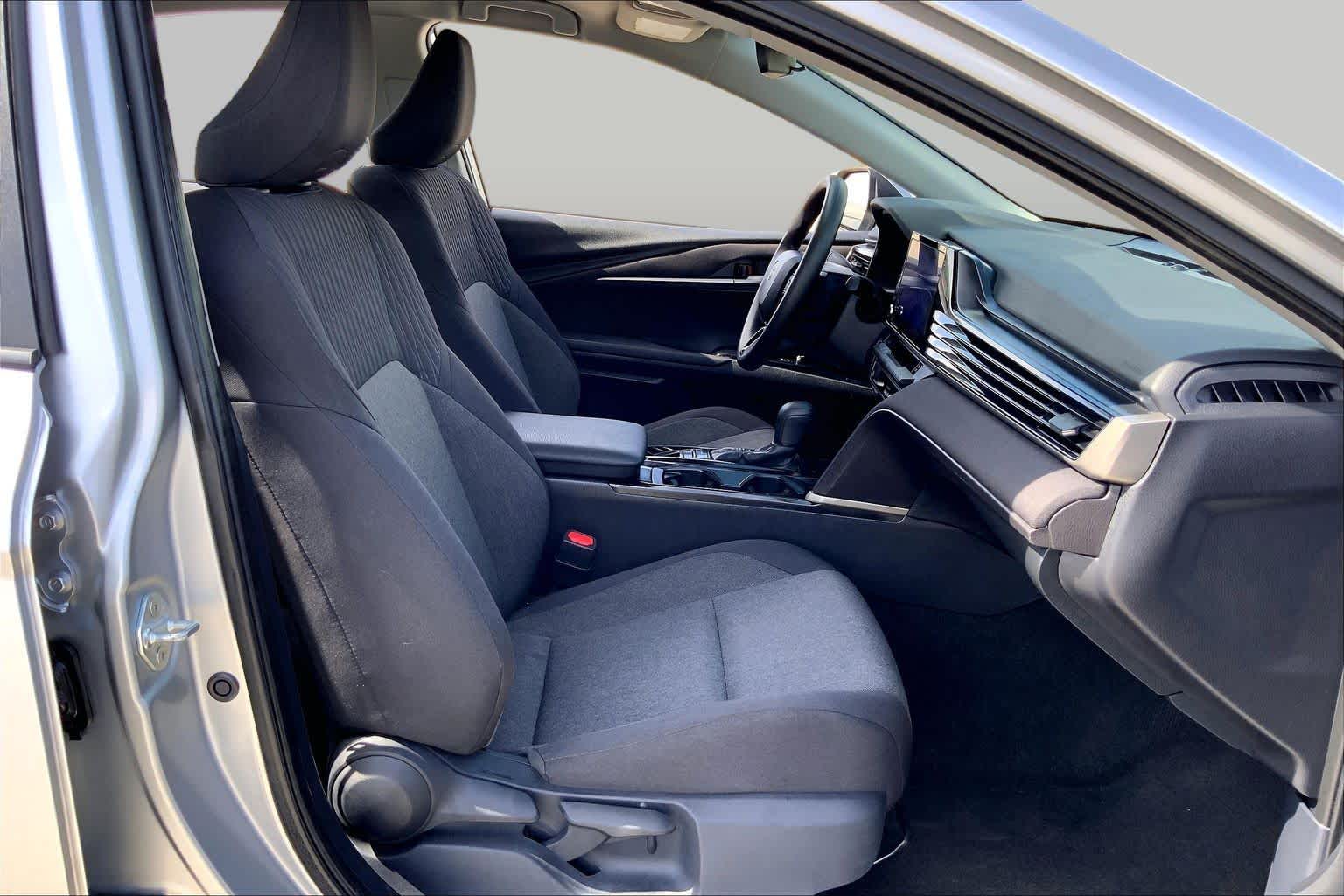 2025 Toyota Camry photo 9 of 36