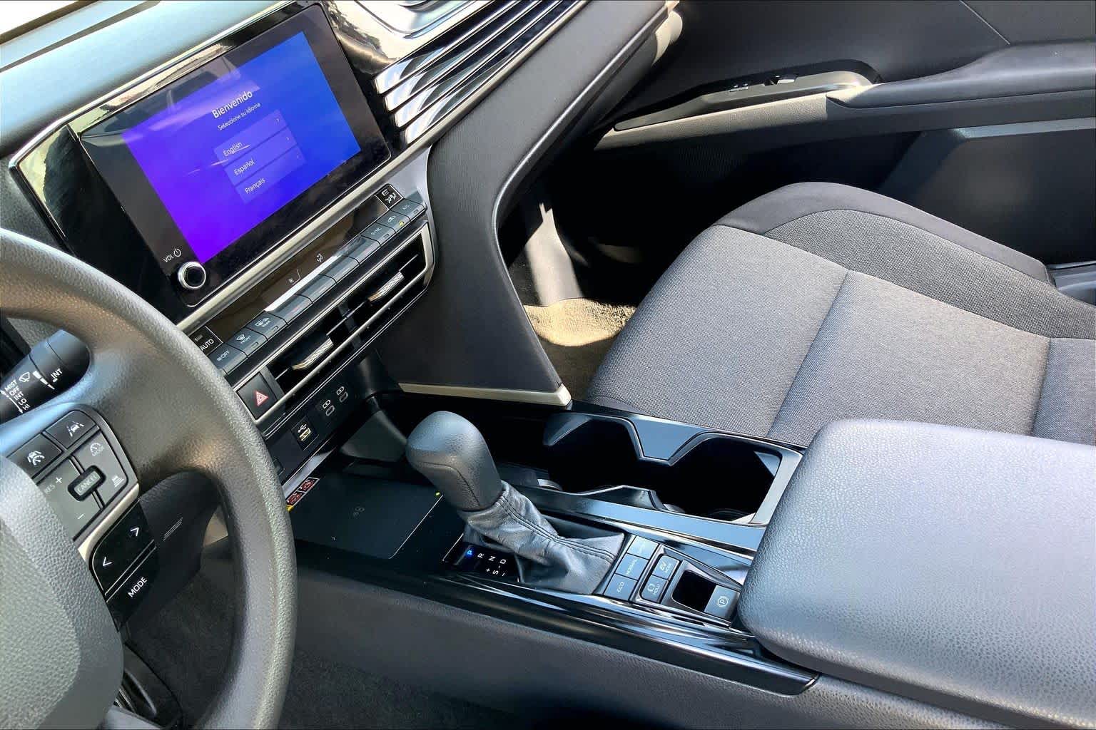 2025 Toyota Camry photo 16 of 36