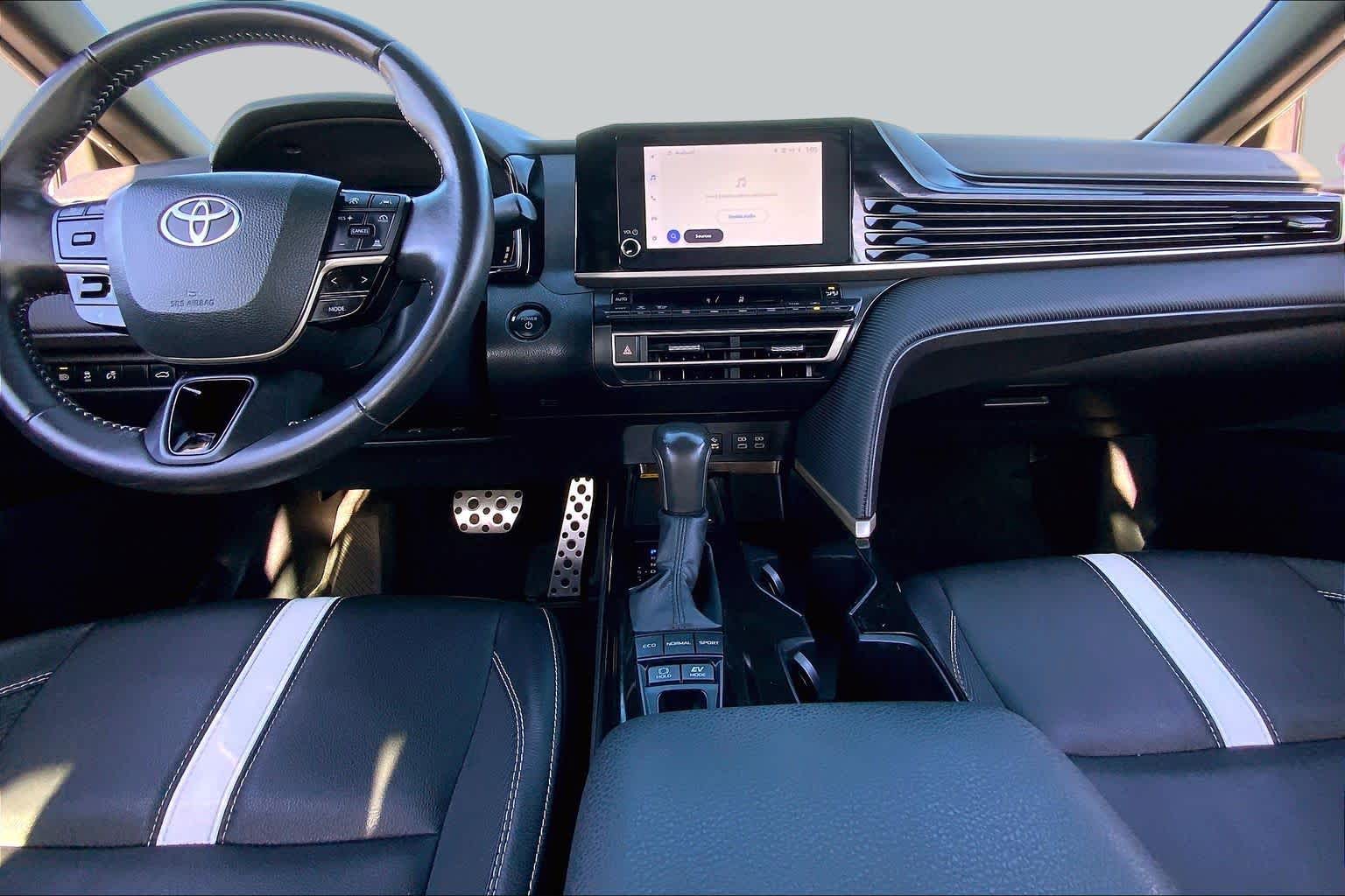 2025 Toyota Camry SE Ice Cap at Group 1 Toyota Southwest