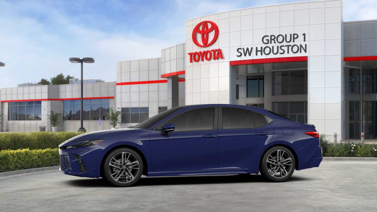 2026 Toyota Camry photo 32 of 44