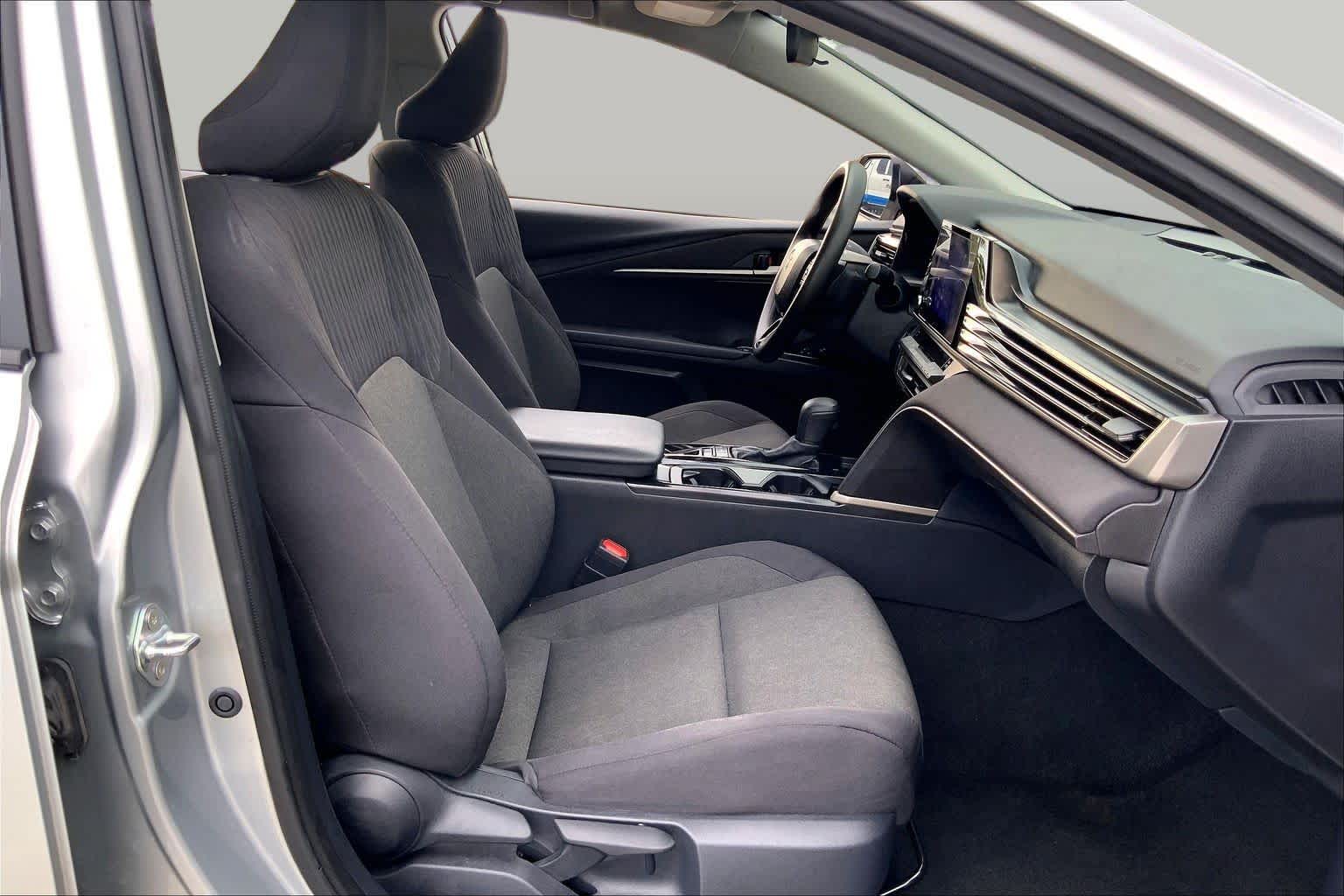 2025 Toyota Camry photo 9 of 36