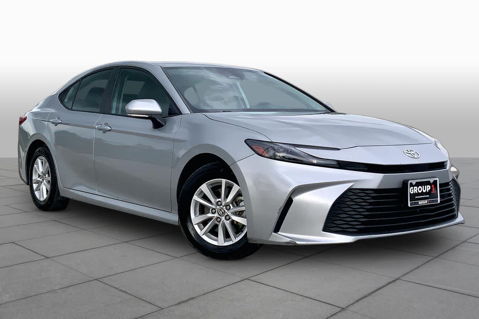 2025 Toyota Camry photo 3 of 36