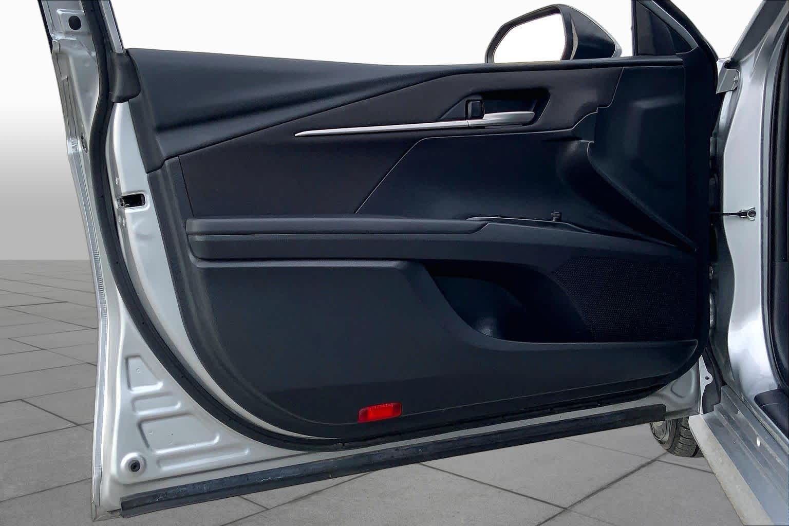 2025 Toyota Camry photo 21 of 36
