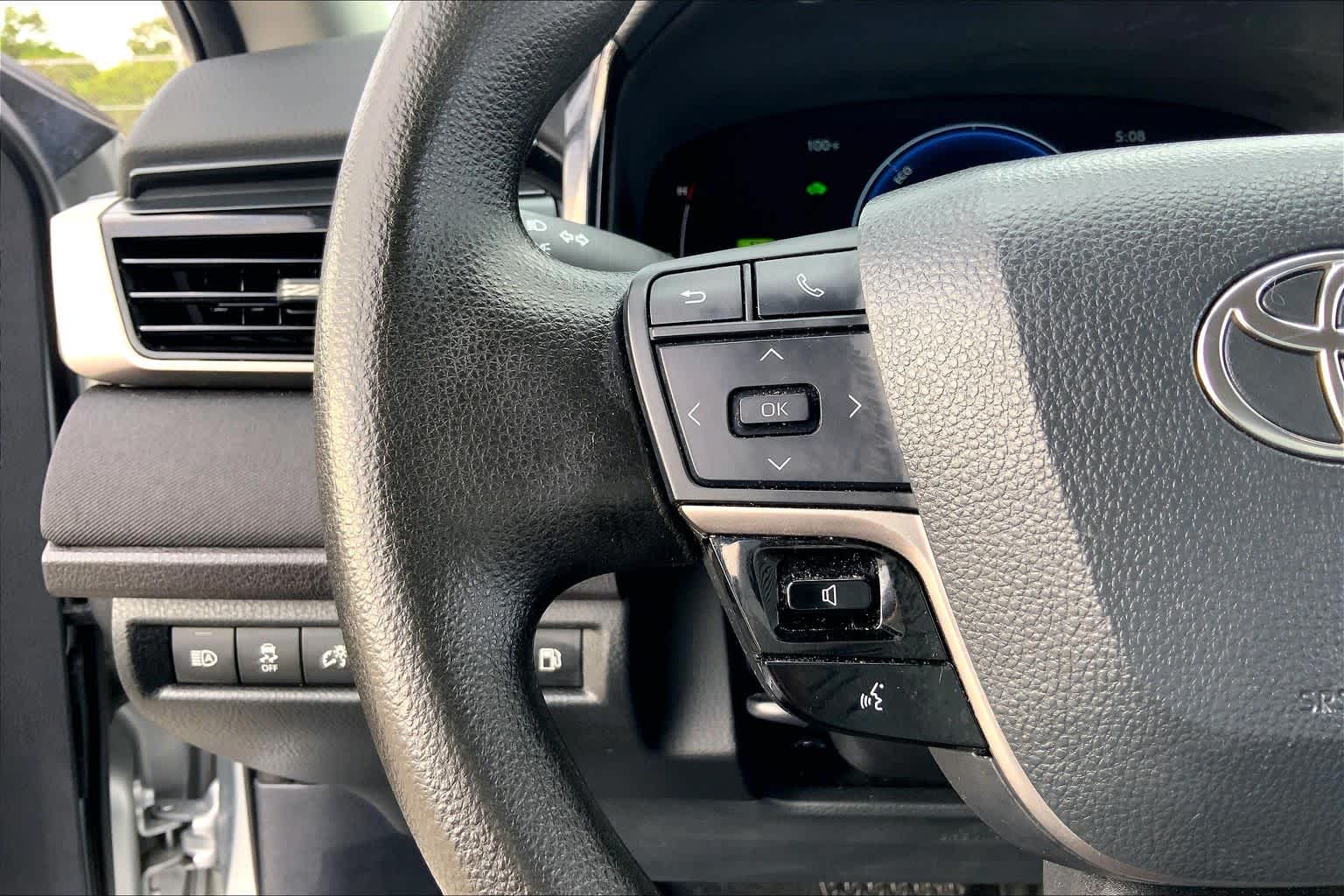 2025 Toyota Camry photo 23 of 36