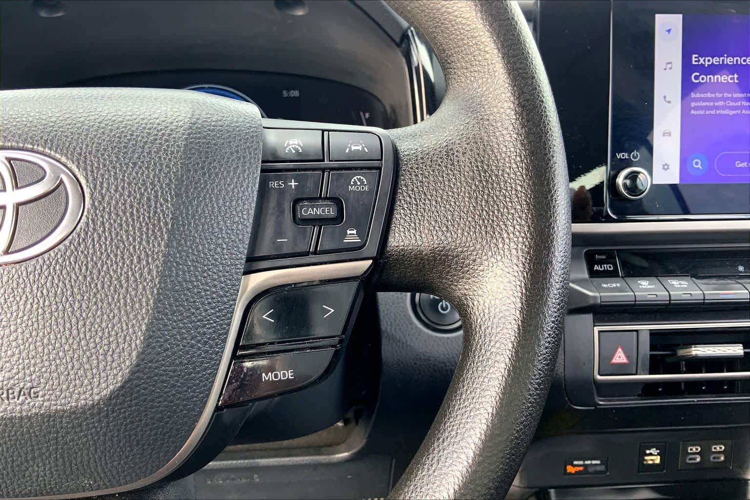 2025 Toyota Camry photo 24 of 36