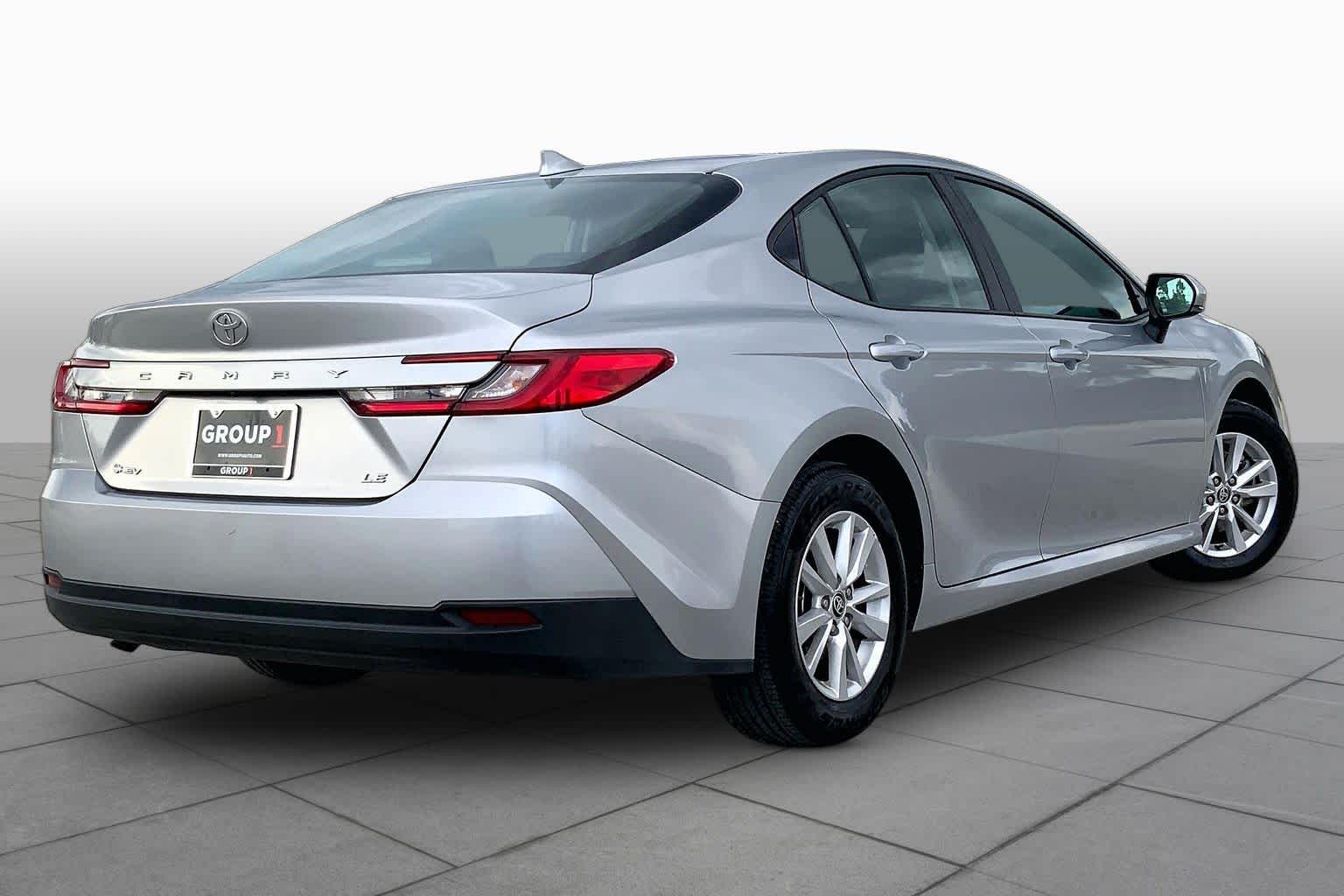 2025 Toyota Camry photo 13 of 36