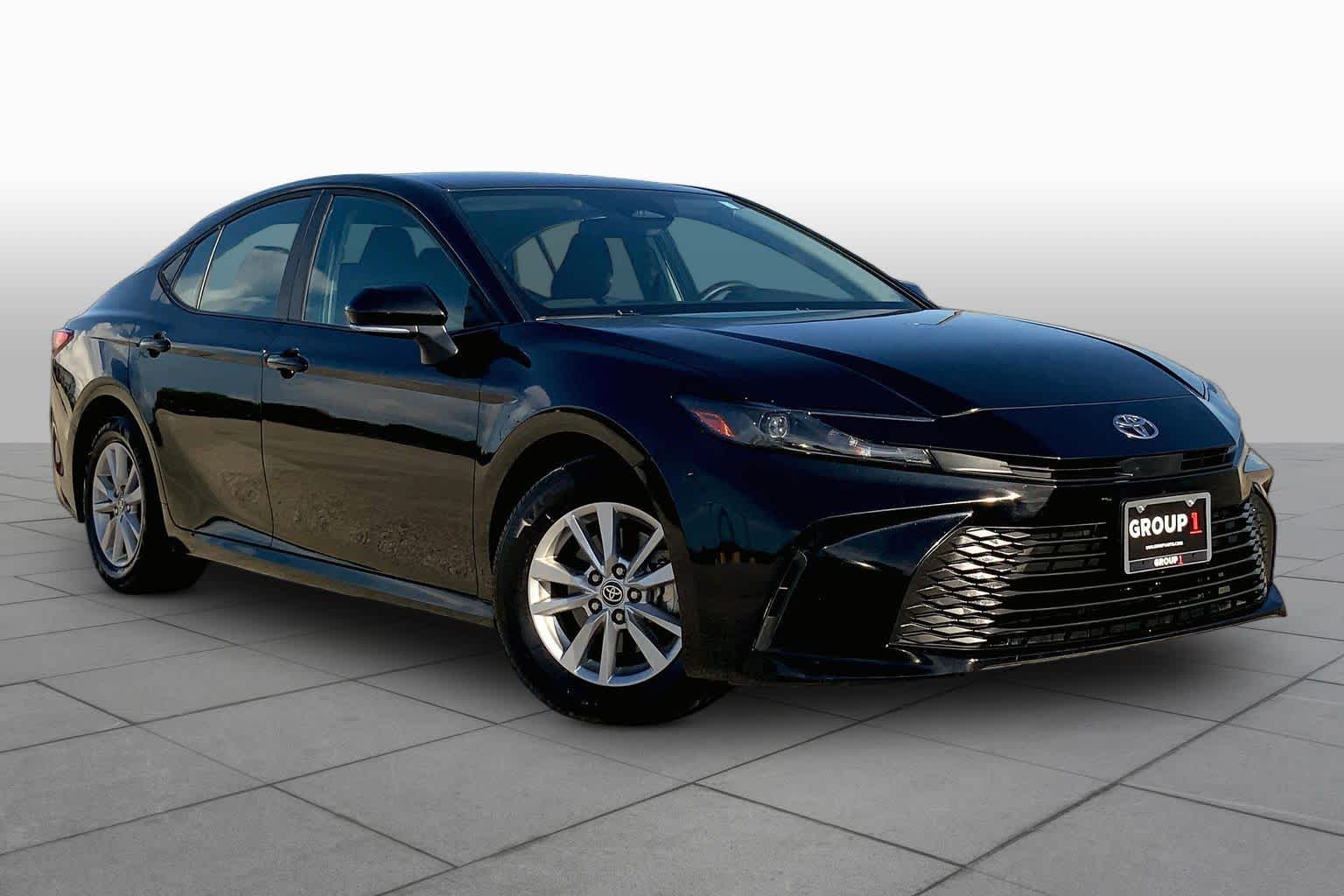 2025 Toyota Camry photo 3 of 36