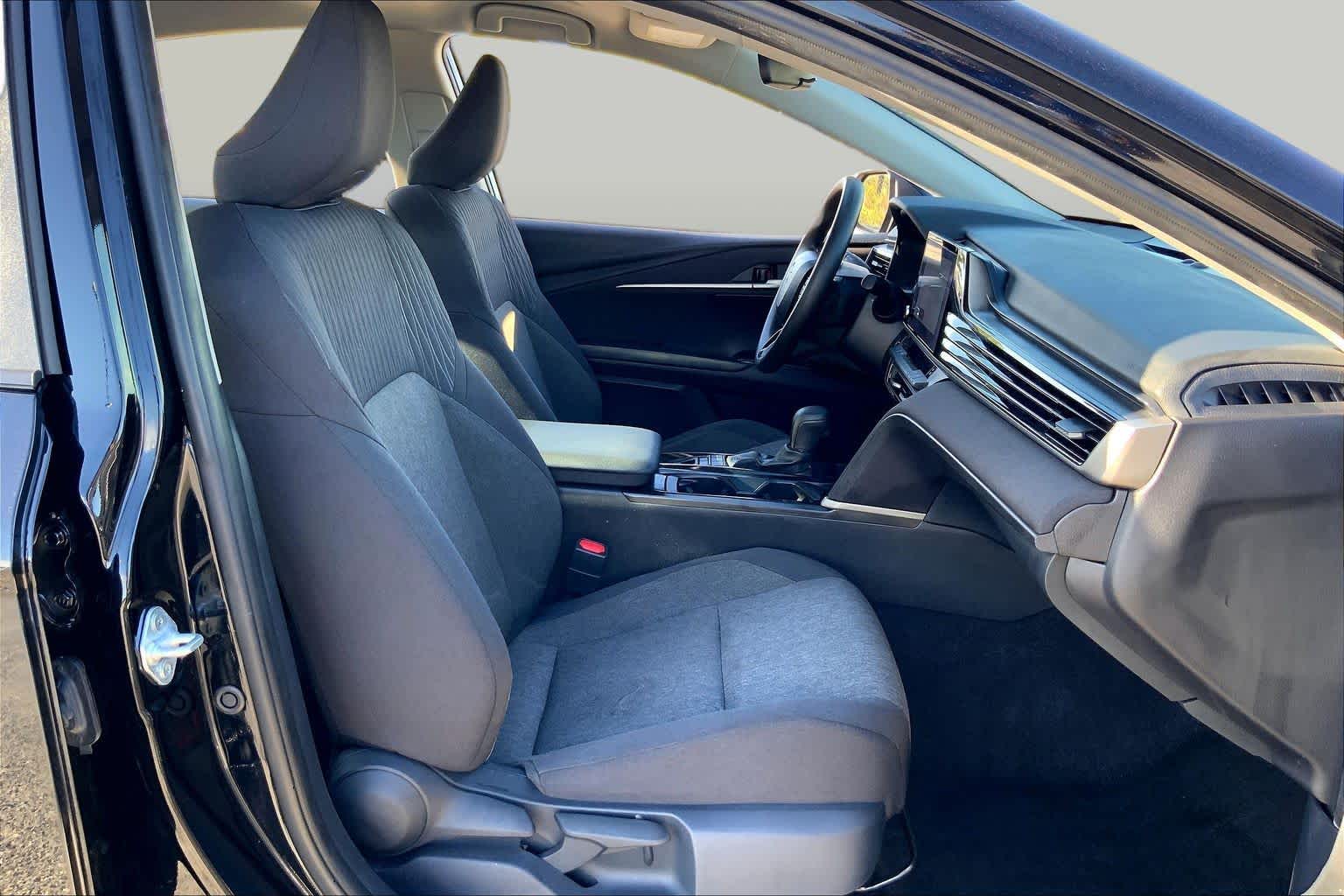 2025 Toyota Camry photo 9 of 36