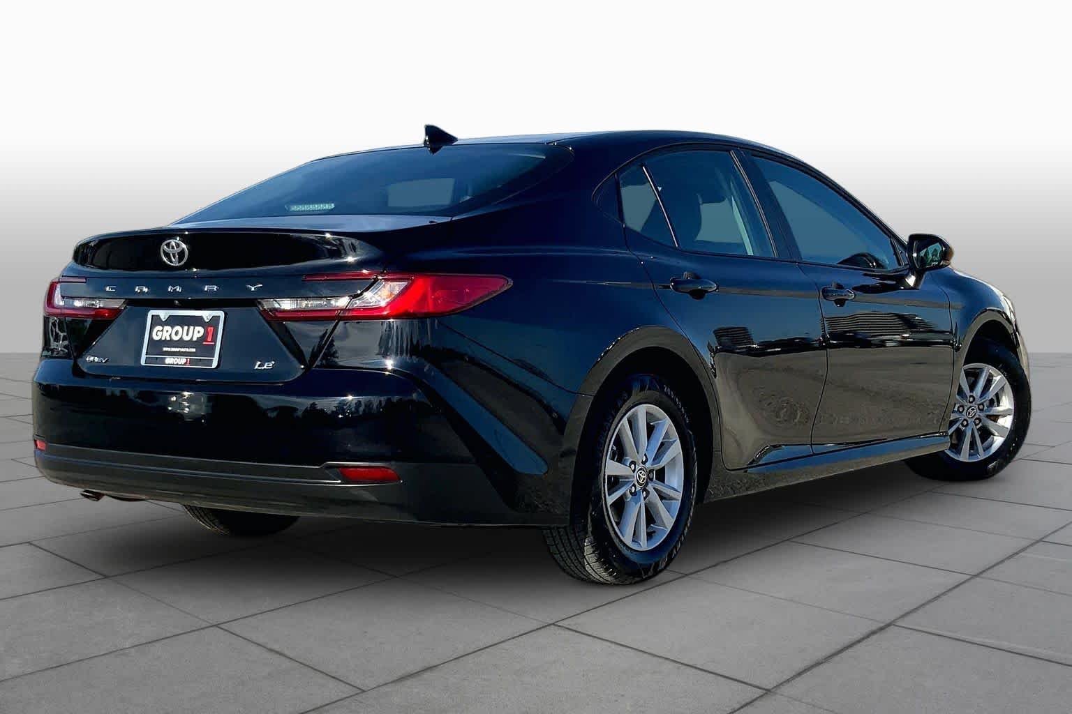2025 Toyota Camry photo 13 of 36