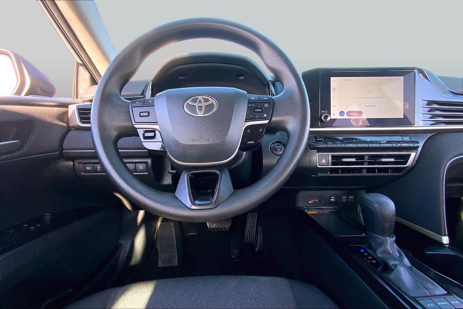 2025 Toyota Camry photo 6 of 36