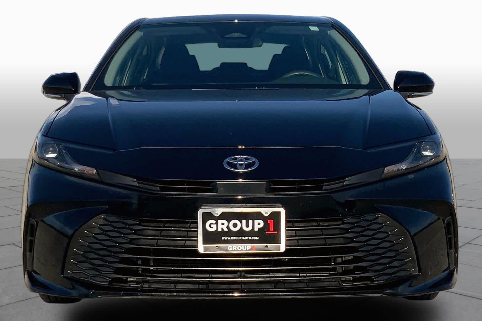 2025 Toyota Camry photo 4 of 36