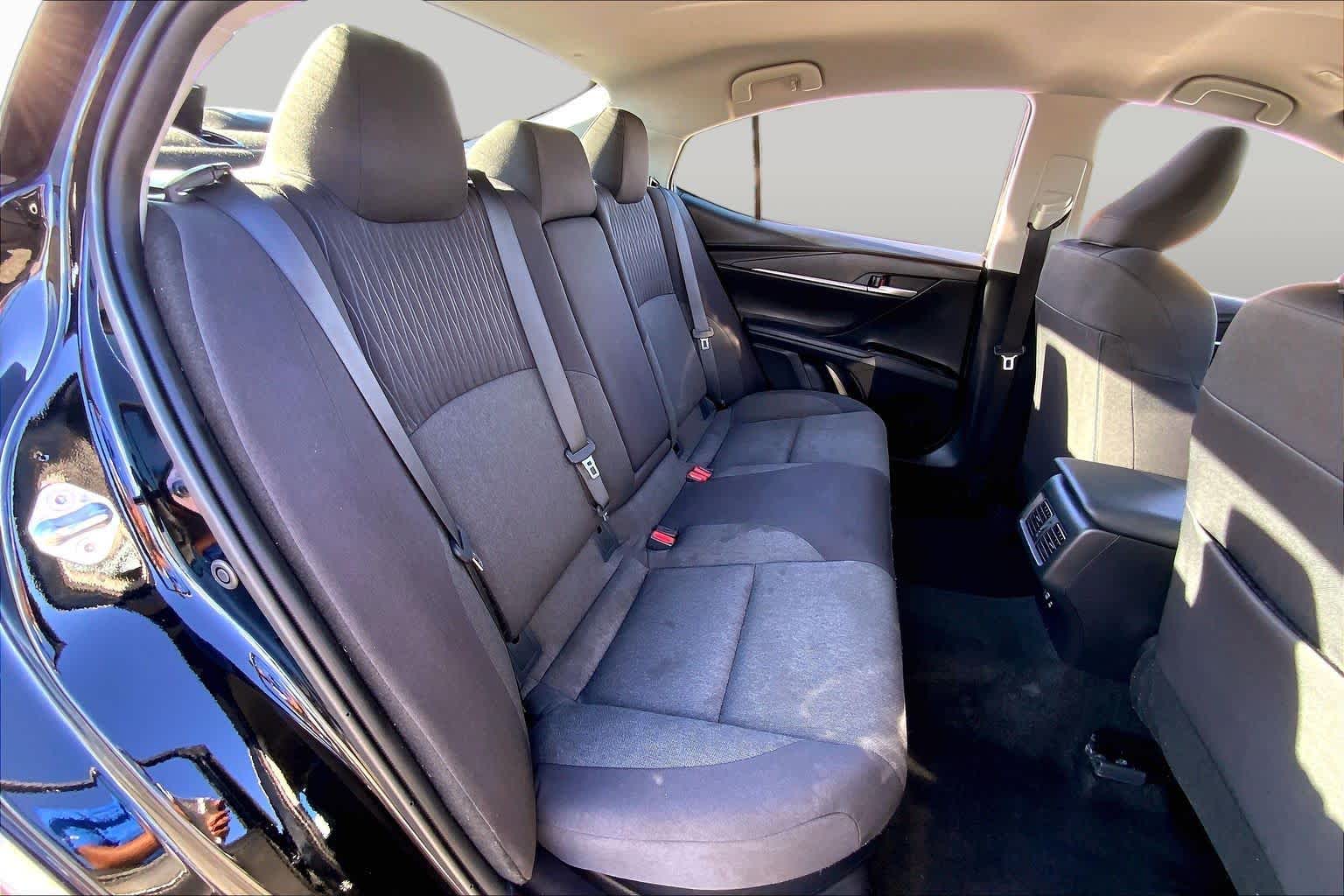 2025 Toyota Camry photo 19 of 36