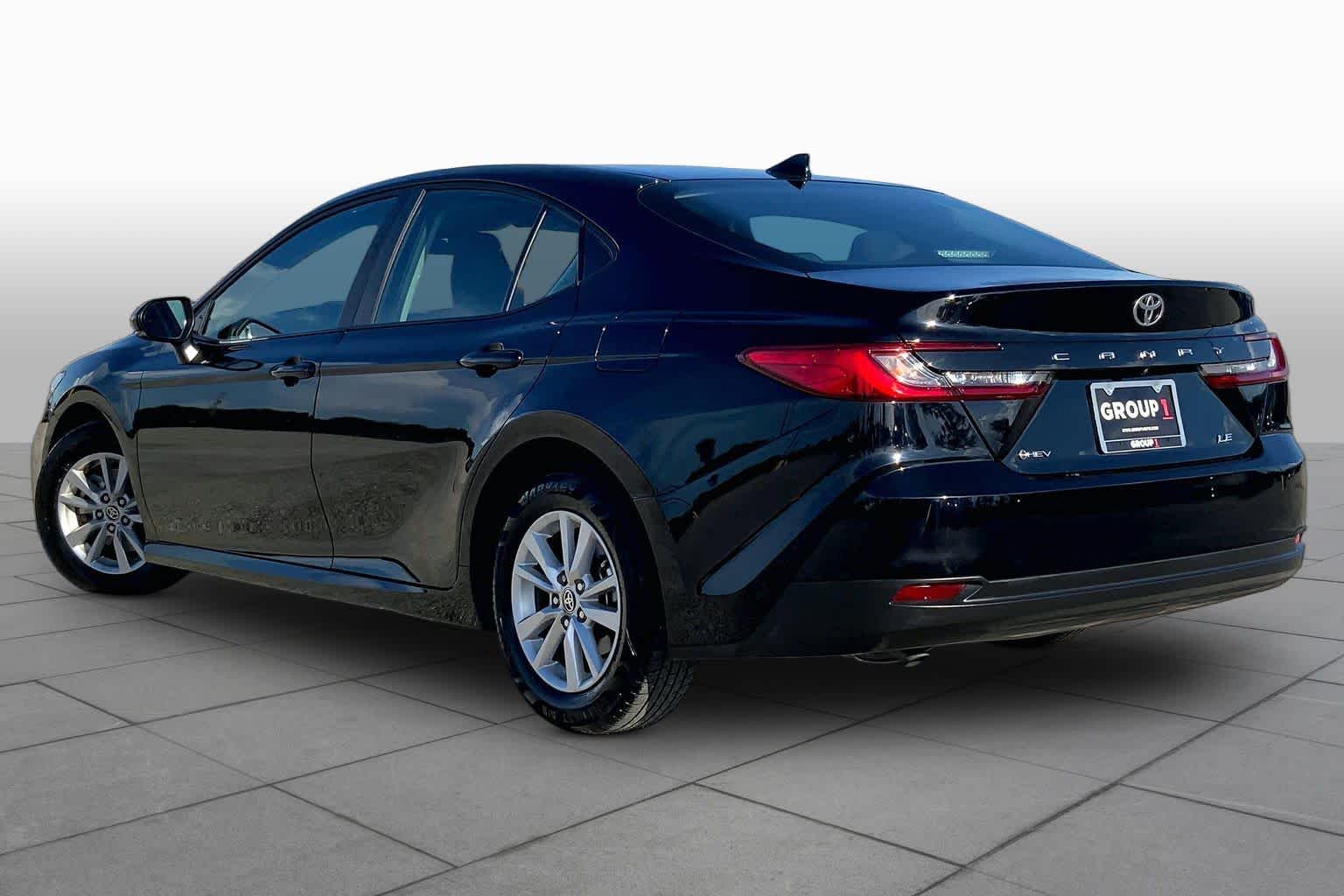 2025 Toyota Camry photo 12 of 36