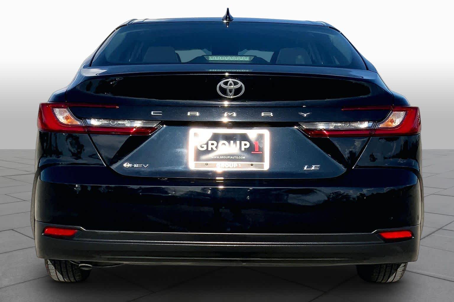 2025 Toyota Camry photo 5 of 36