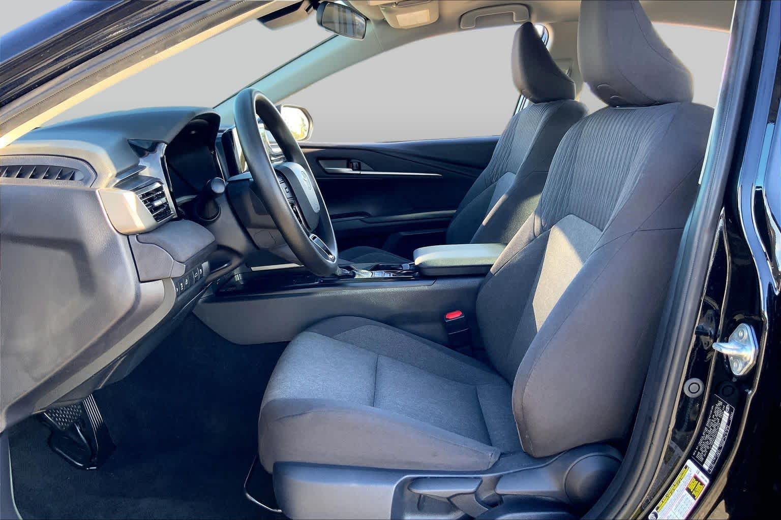 2025 Toyota Camry photo 8 of 36