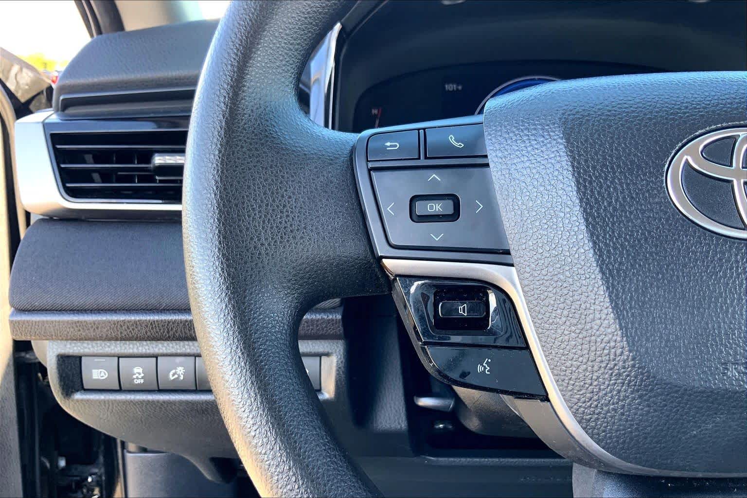 2025 Toyota Camry photo 23 of 36