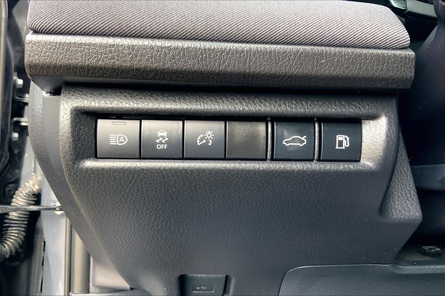 2026 Toyota Camry photo 33 of 36