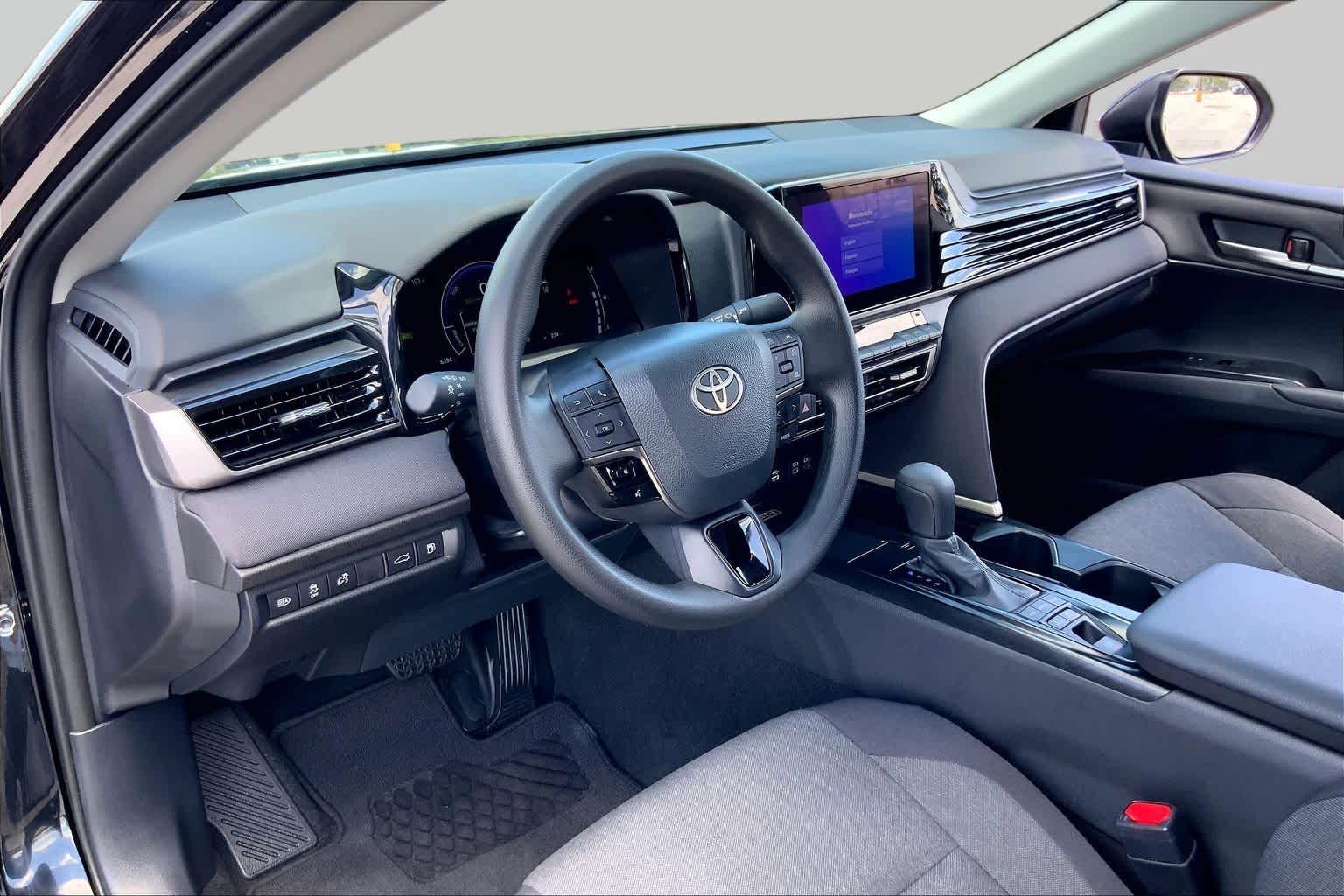 2025 Toyota Camry photo 16 of 35