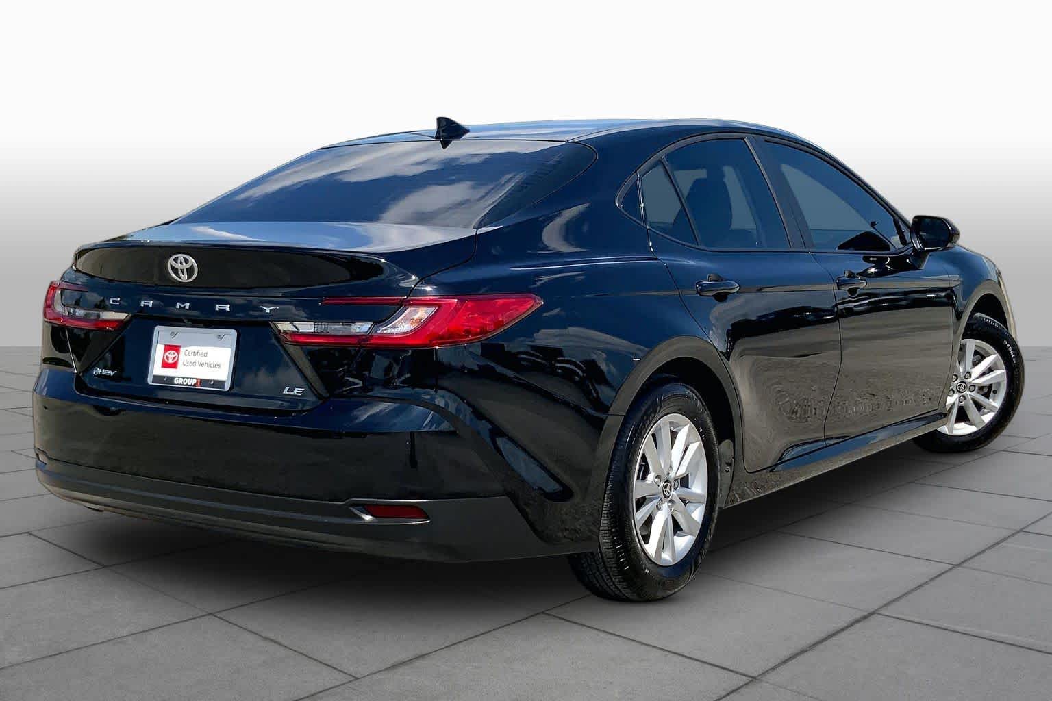 2025 Toyota Camry photo 12 of 35