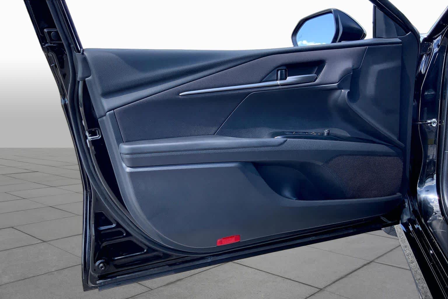 2025 Toyota Camry photo 20 of 35