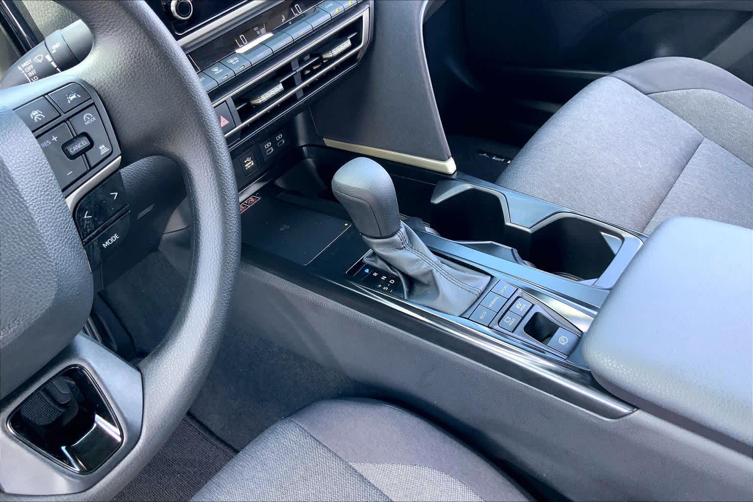 2025 Toyota Camry photo 15 of 35