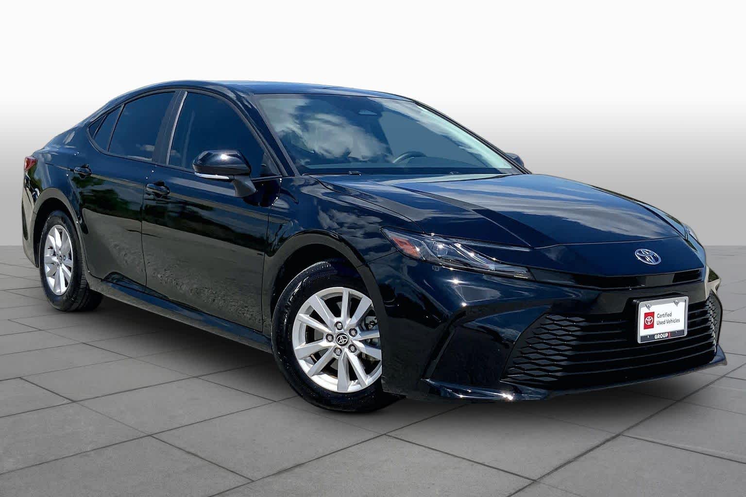 2025 Toyota Camry photo 2 of 35