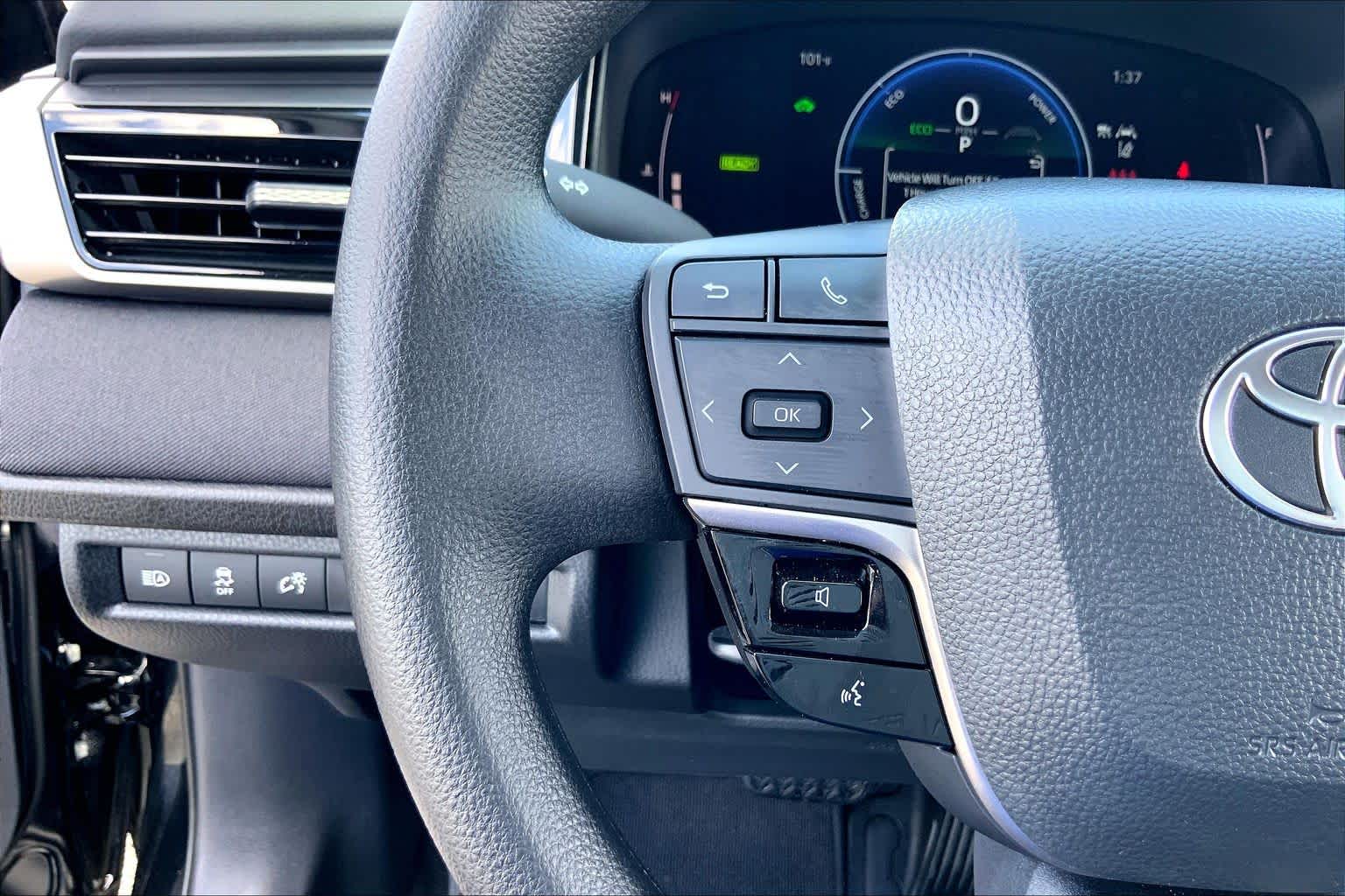 2025 Toyota Camry photo 22 of 35