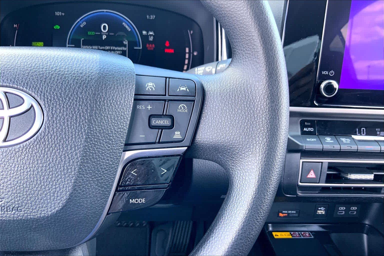 2025 Toyota Camry photo 23 of 35