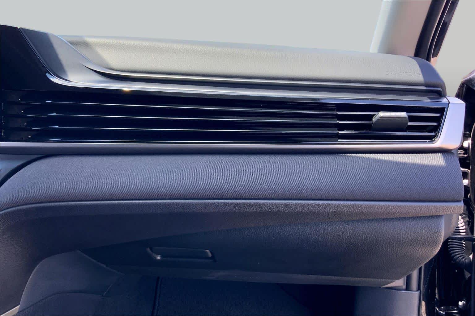2025 Toyota Camry photo 17 of 35