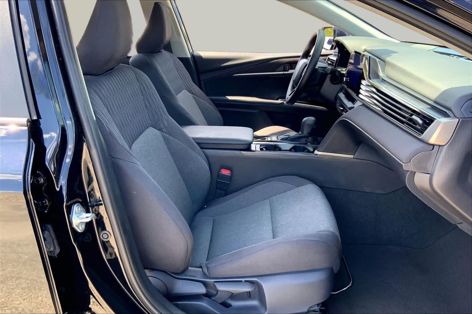 2025 Toyota Camry photo 8 of 35