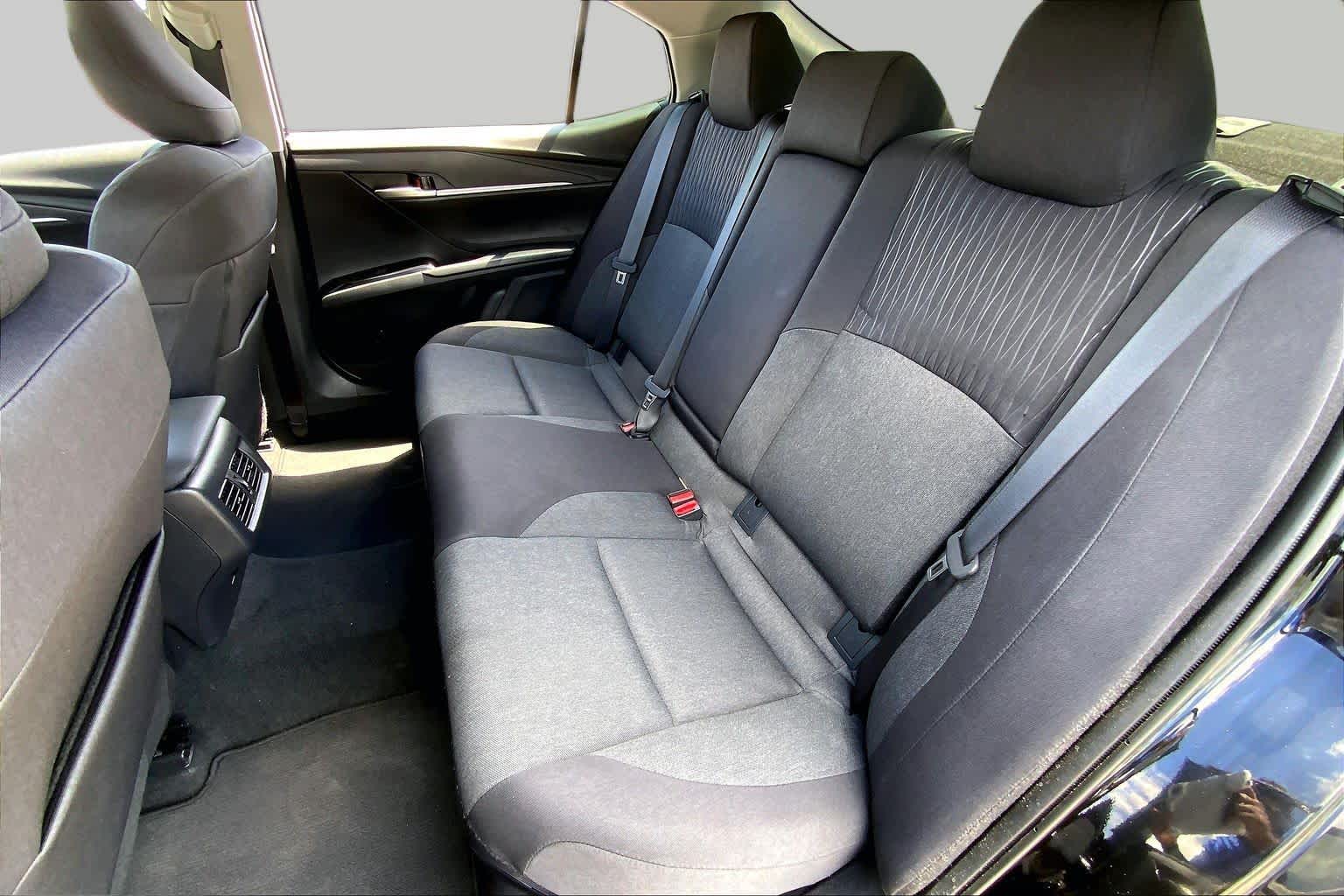 2025 Toyota Camry photo 19 of 35