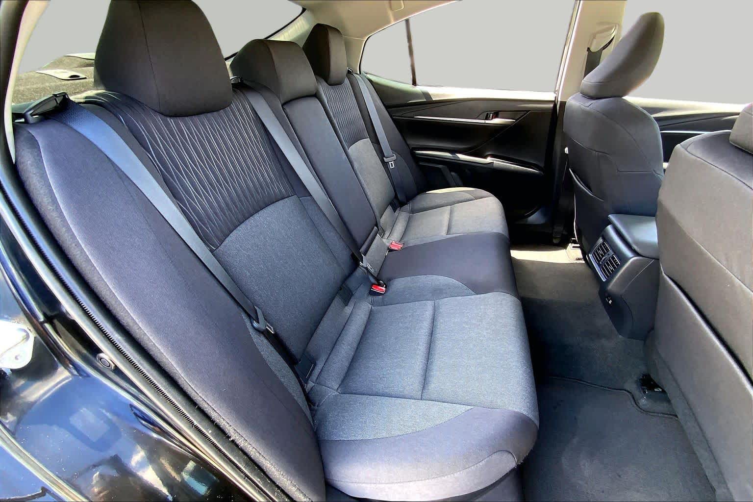 2025 Toyota Camry photo 18 of 35