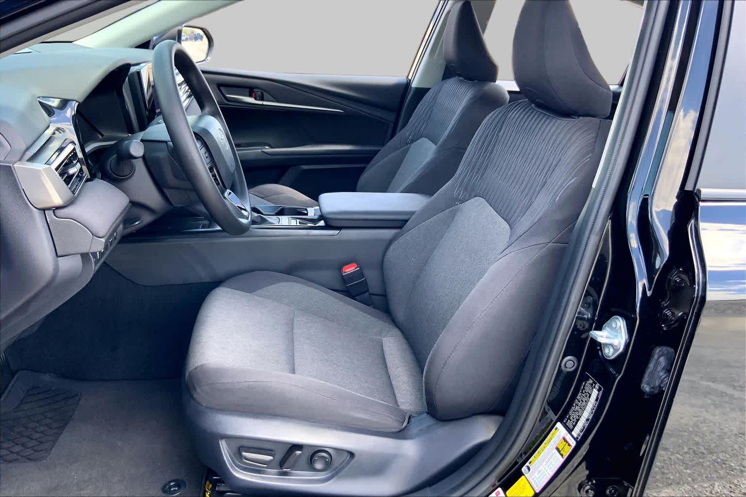 2025 Toyota Camry photo 7 of 35