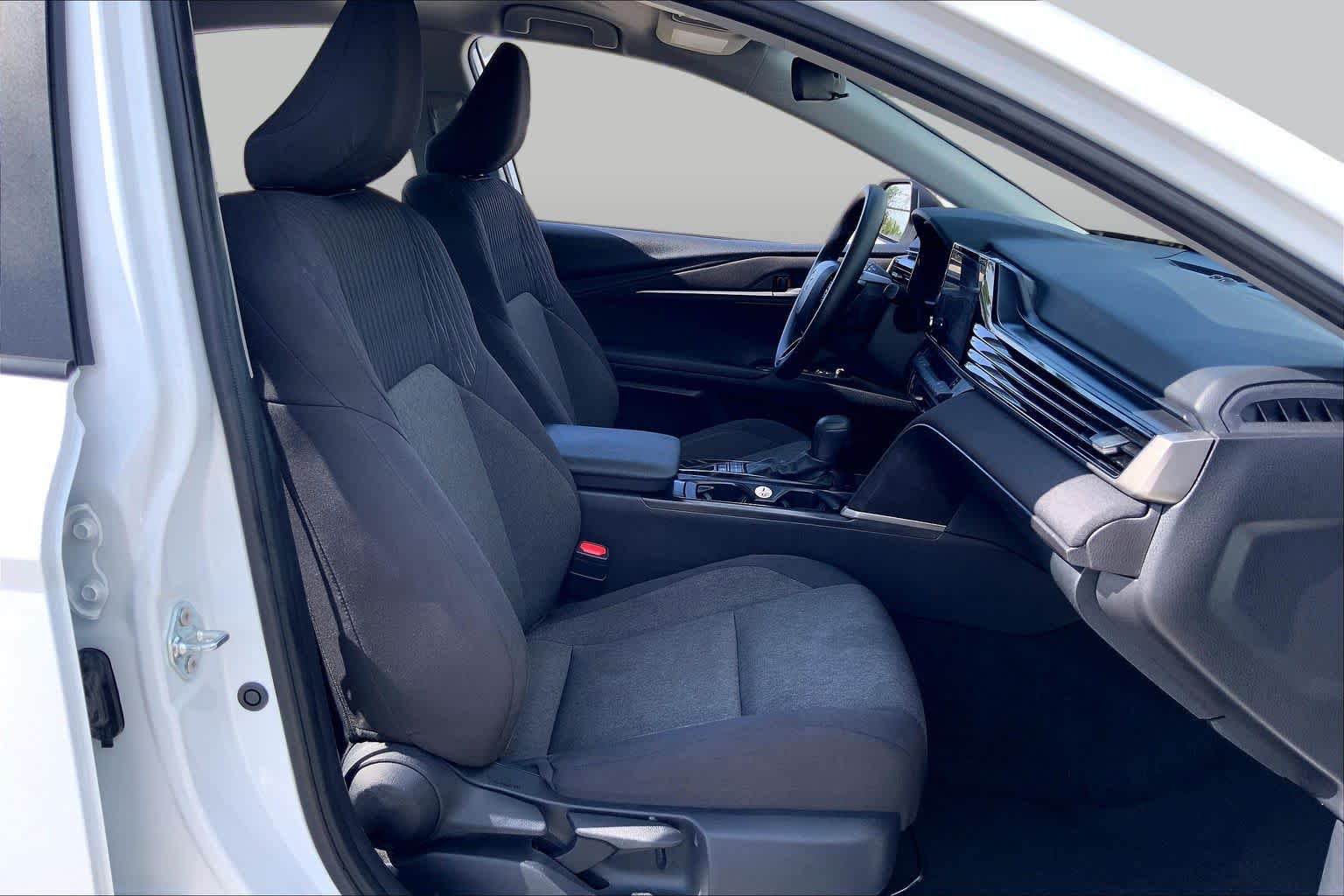 2025 Toyota Camry photo 9 of 36