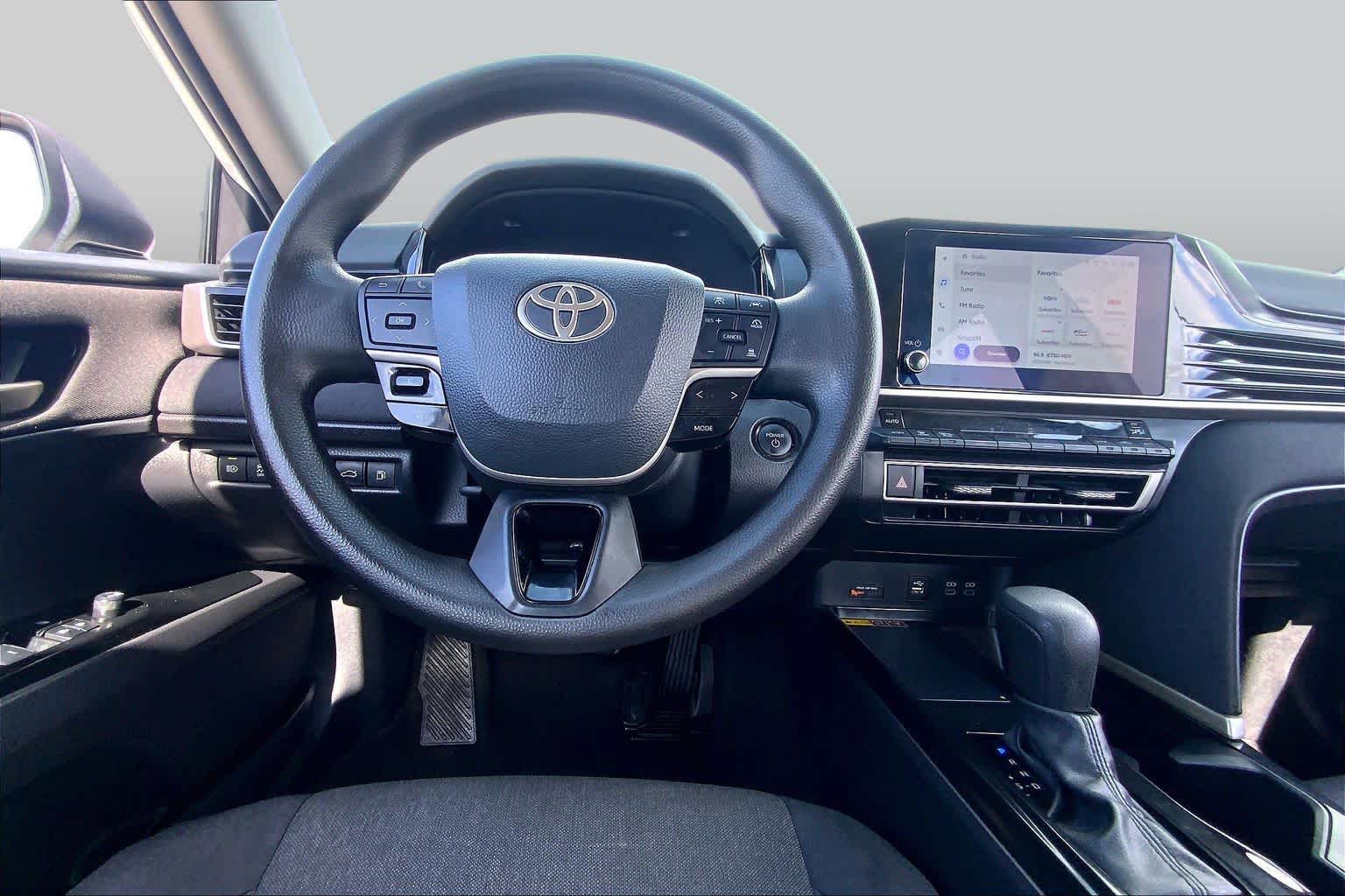 2025 Toyota Camry photo 6 of 36