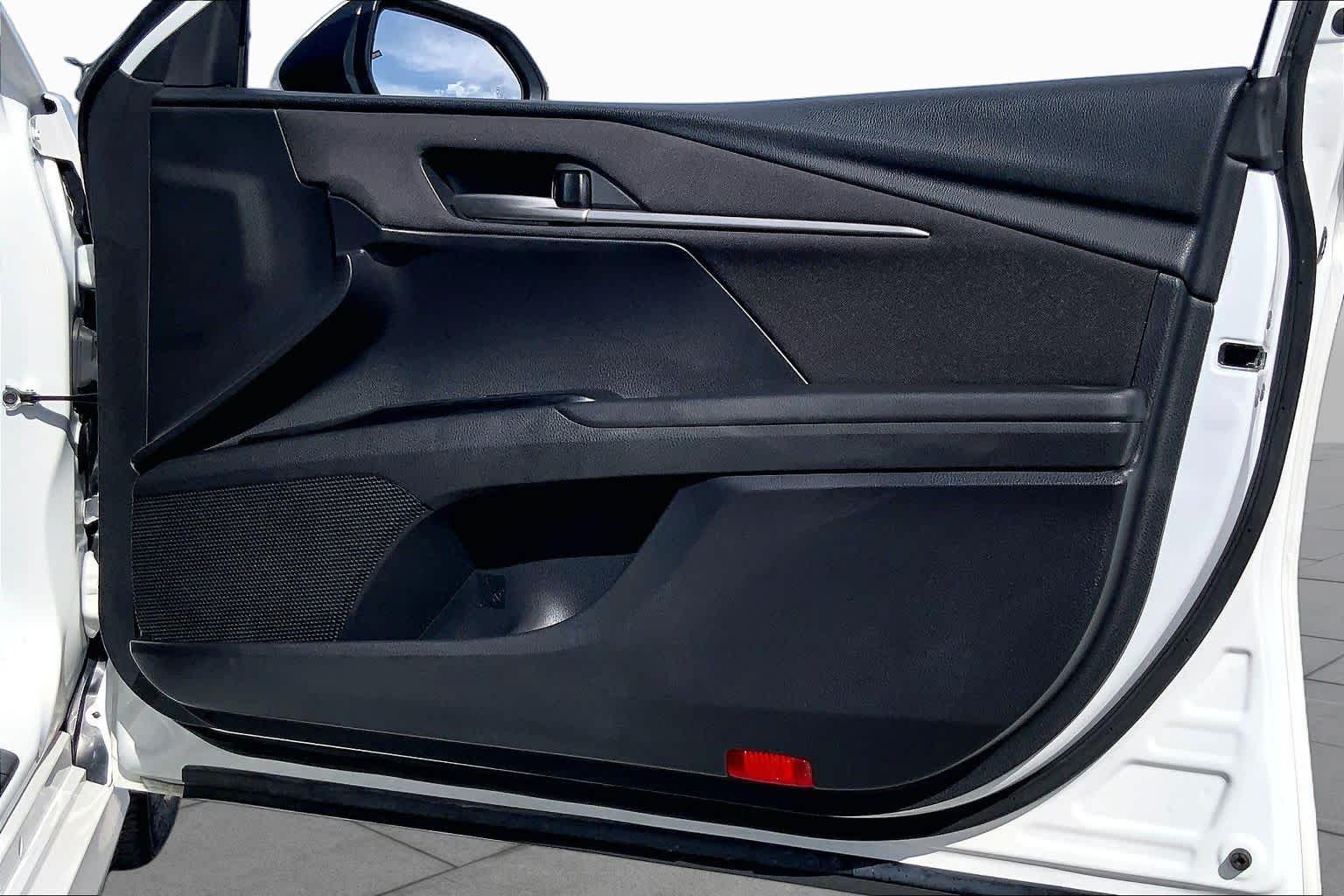 2025 Toyota Camry photo 22 of 36
