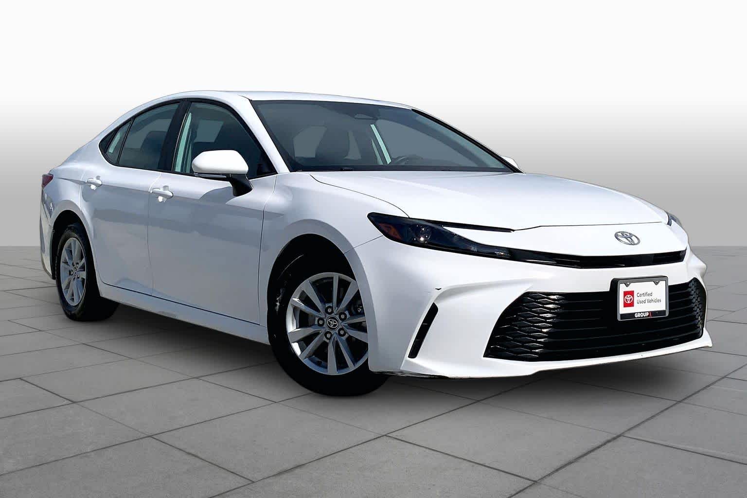 2025 Toyota Camry photo 3 of 36