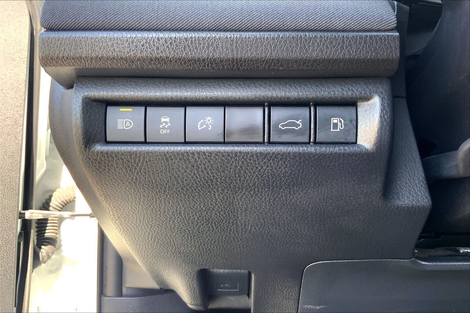 2025 Toyota Camry photo 33 of 36