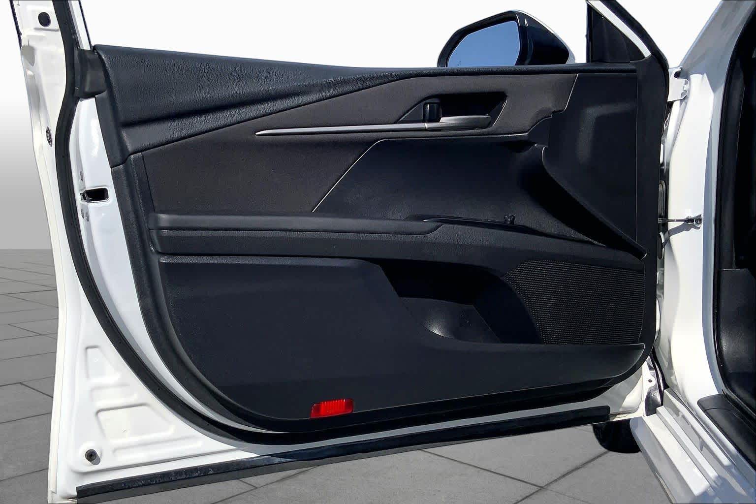 2025 Toyota Camry photo 21 of 36