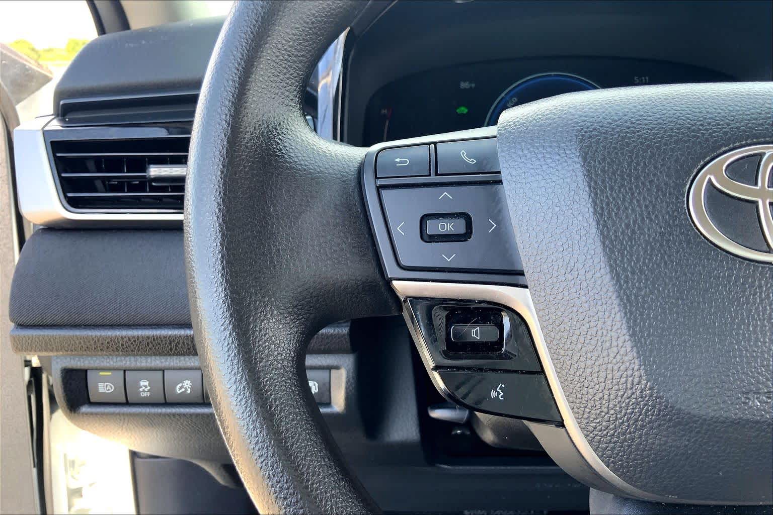 2025 Toyota Camry photo 23 of 36