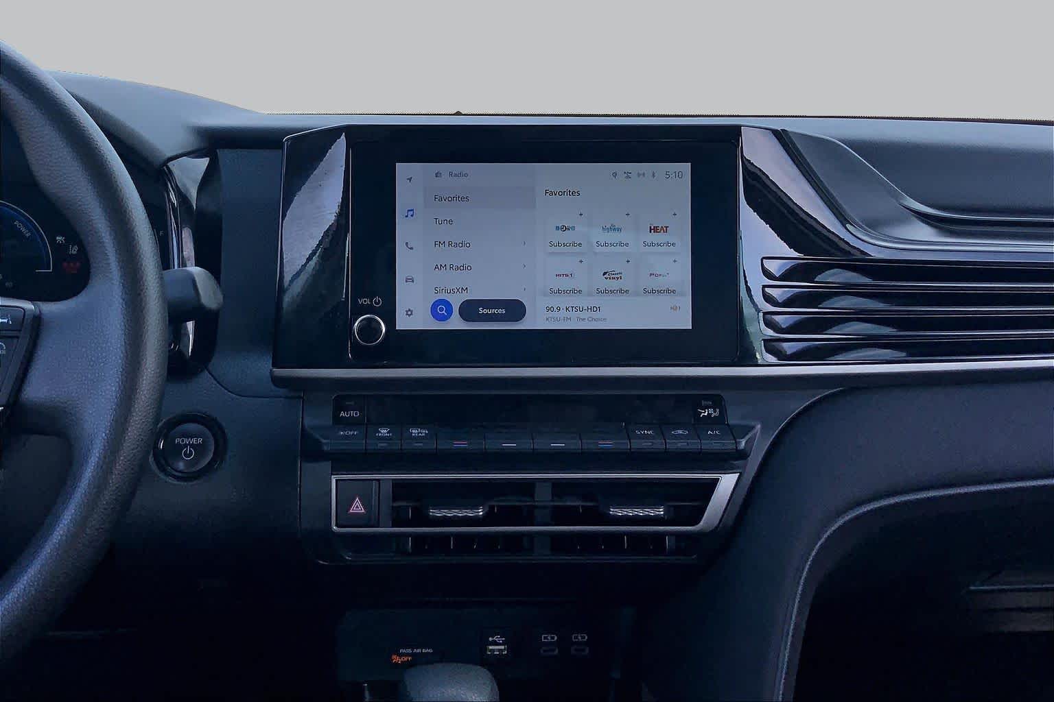 2025 Toyota Camry photo 7 of 36