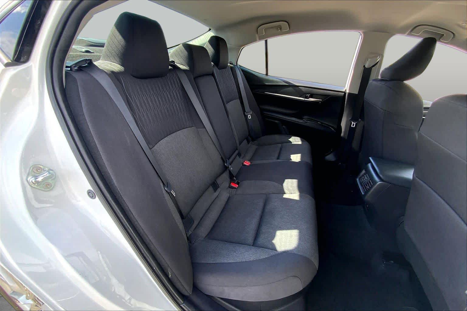 2025 Toyota Camry photo 19 of 36